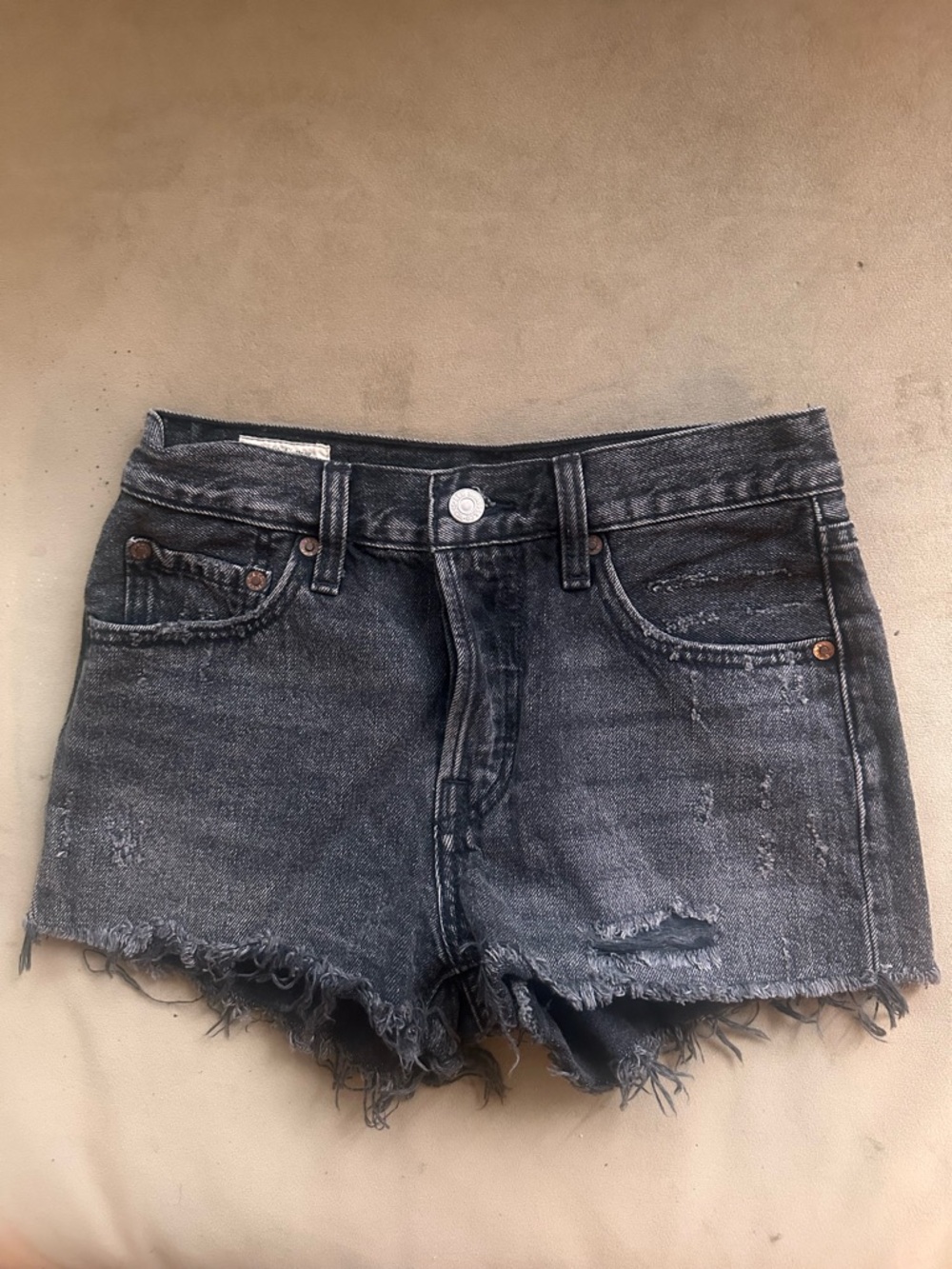 Distressed Gray Levi’s Short Shorts